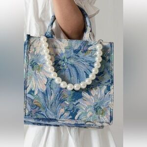 True Love 🎉host pick🎉🎈 NWT floral mini denim tapestry bag